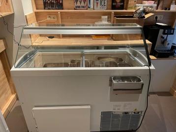 Vitrine à glace 10 plateaux de 5 litres avec espace de range, Enlèvement, Utilisé