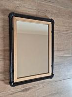 Houten spiegel met zwarte metalen omranding, Antiquités & Art, Antiquités | Miroirs, Enlèvement