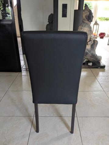 2 Chaises neuves simili cuir noir  beschikbaar voor biedingen