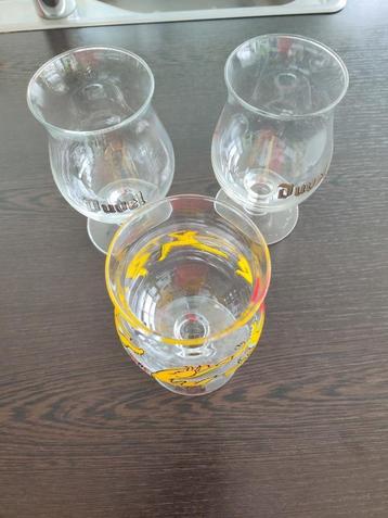 3 Duvel glazen waarvan 1 van "The 6 hop Devils) beschikbaar voor biedingen