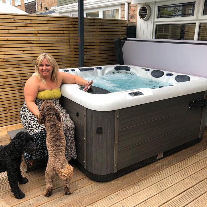 promo Batibouw remise jq 45%  achetez un jacuzzi apd 3999€, Jardin & Terrasse, Chaises de jardin, Neuf, Enlèvement ou Envoi