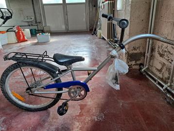 Aanhangfietsje voor jonge kinderen  beschikbaar voor biedingen