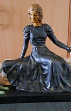 Art Deco sculptuur Dame met hond, Antiek en Kunst, Ophalen