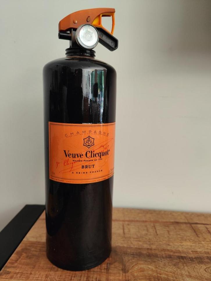 Veuve Clicquot Brandblusser - Angie Schmidt Pop-Art, Artwork, Verzamelen, Merken en Reclamevoorwerpen, Nieuw, Gebruiksvoorwerp