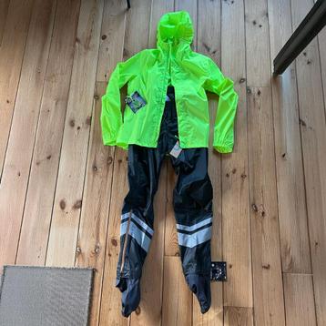 Regenkleding: Jas met broek beschikbaar voor biedingen