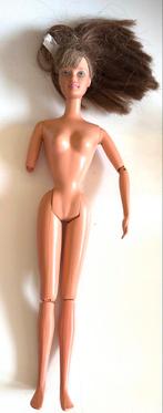 Barbie, cheveux courts, membres articulés, marcheuse,, Utilisé