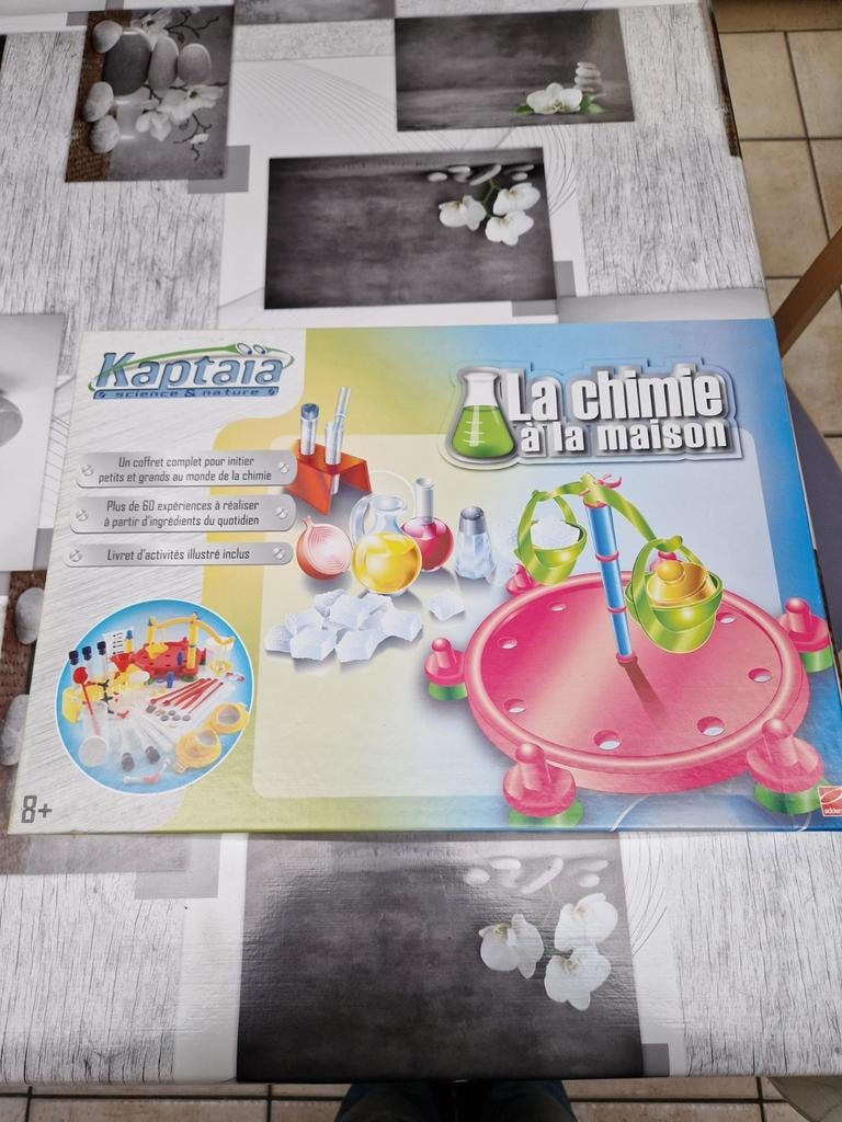 La chimie à la maison. (neuf), Enlèvement, Comme neuf