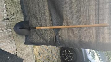 Pelle ronde 27 cm manche bois neuve beschikbaar voor biedingen