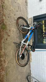 cube kleur blauw, grijs en rood maat 20 inch, Fietsen en Brommers, Fietsen | Mountainbikes en ATB, Heren, Zo goed als nieuw, Geen vering