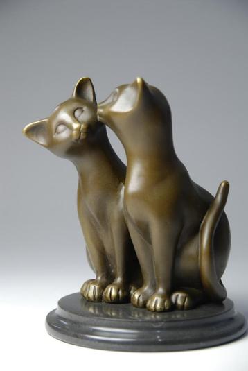 Mooi paar echte bronzen kastanjes gesigneerd Milo beschikbaar voor biedingen