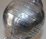 Aluminium wereldbol op dito houder, Antiek en Kunst, Curiosa en Brocante, Ophalen