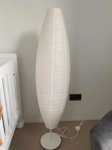 Staanlamp beschikbaar voor biedingen
