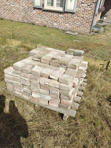 Rode klinkers  beschikbaar voor biedingen