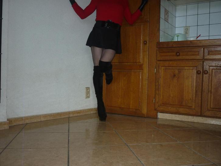 Suede korte broek👄, Kleding | Dames, Schoenen, Nieuw, Hoge laarzen, Zwart, Verzenden