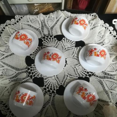 Arcopal Model FLORE-6 chocolade kopjes/6 schoteltjes-6 desse, Antiek en Kunst, Antiek | Servies los, Ophalen of Verzenden