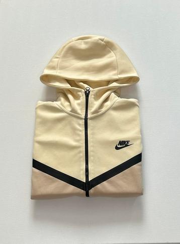 nike tech vest beschikbaar voor biedingen