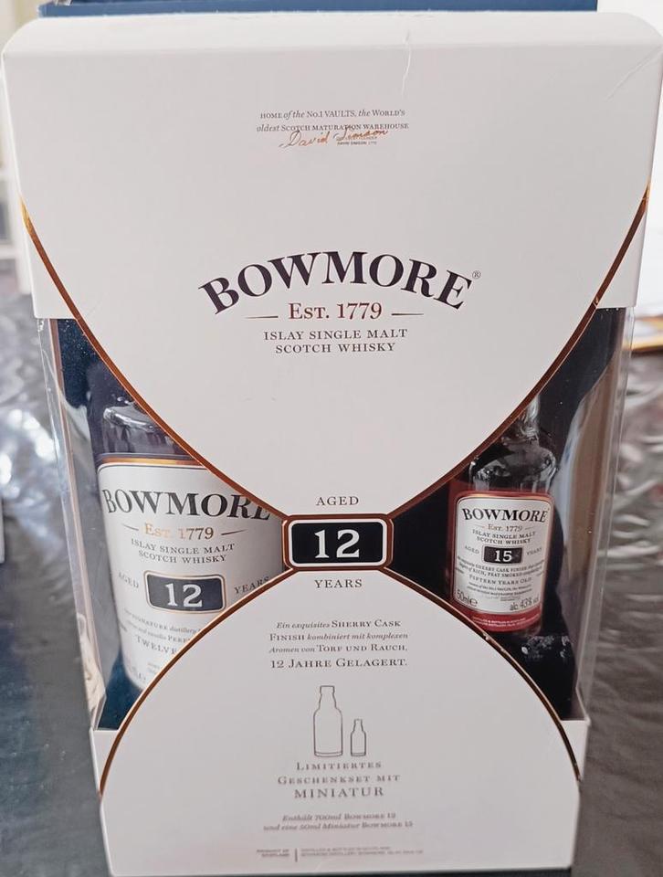Bowmore 12 Years Giftset met Miniatuur 15 Years Whisky, Verzamelen, Overige Verzamelen, Ophalen