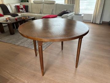 eiken tafel rond beschikbaar voor biedingen