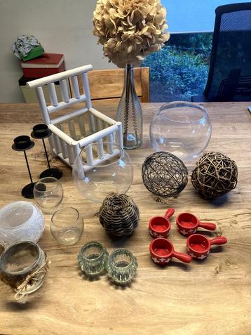 Veel decoratiemateriaal ruilen tegen iets dat jij wil delen beschikbaar voor biedingen