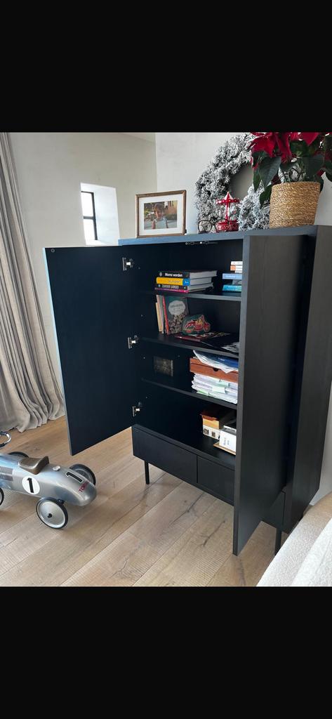 Kast in perfecte staat, Huis en Inrichting, Kasten | Boekenkasten, Ophalen, Eikenhout, Zo goed als nieuw, Modern