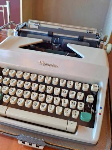 Machine à écrire Olympia 50-60s rétro fonctionne et complète beschikbaar voor biedingen
