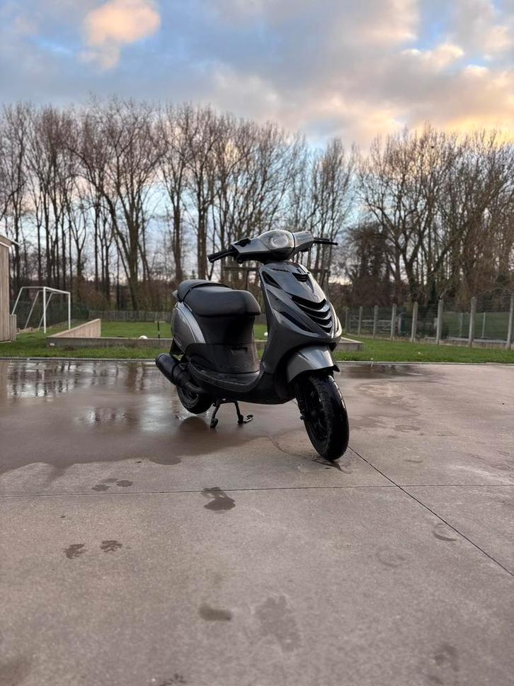 Piaggio Zip  2T – Topstaat | GVA | Veel upgrades, Vélos & Vélomoteurs, Scooters | Piaggio, Zip, Essence, Enlèvement