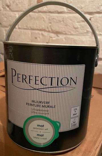 Gebroken witte, matte verf, merk Perfection (2,5L) beschikbaar voor biedingen