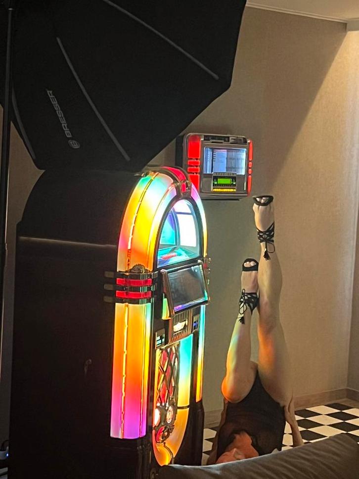 JUKEBOX TE HUUR, Verzamelen, Automaten | Jukeboxen, Zo goed als nieuw, Overige merken, 1970 tot heden, Met singles, Ophalen