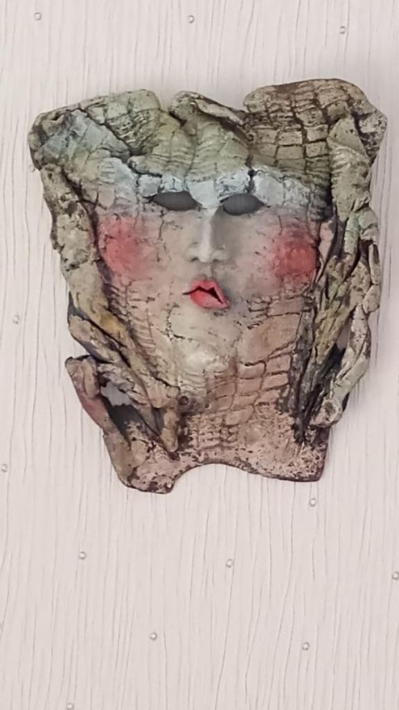 Masker in Keramiek Gisèle Putmans, Antiek en Kunst, Antiek | Keramiek en Aardewerk, Ophalen