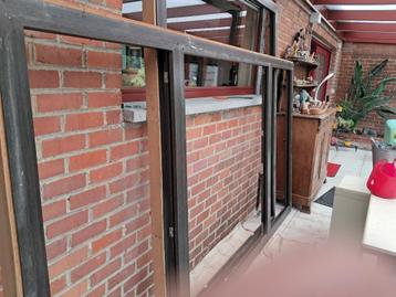 Omlijsting met ramen erin met dubbel glas beschikbaar voor biedingen