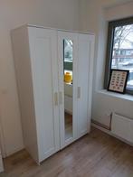 Ikea kast met gebruikssporen, Enlèvement