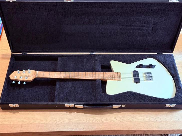 BLACK FRIDAY! Guitare Luthier Céleste MCS, Musique & Instruments, Instruments à corde | Guitares | Électriques, Neuf, Solid body