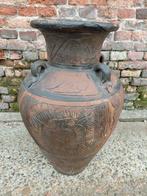 Grote keramische vaas met draakfiguren., Ophalen