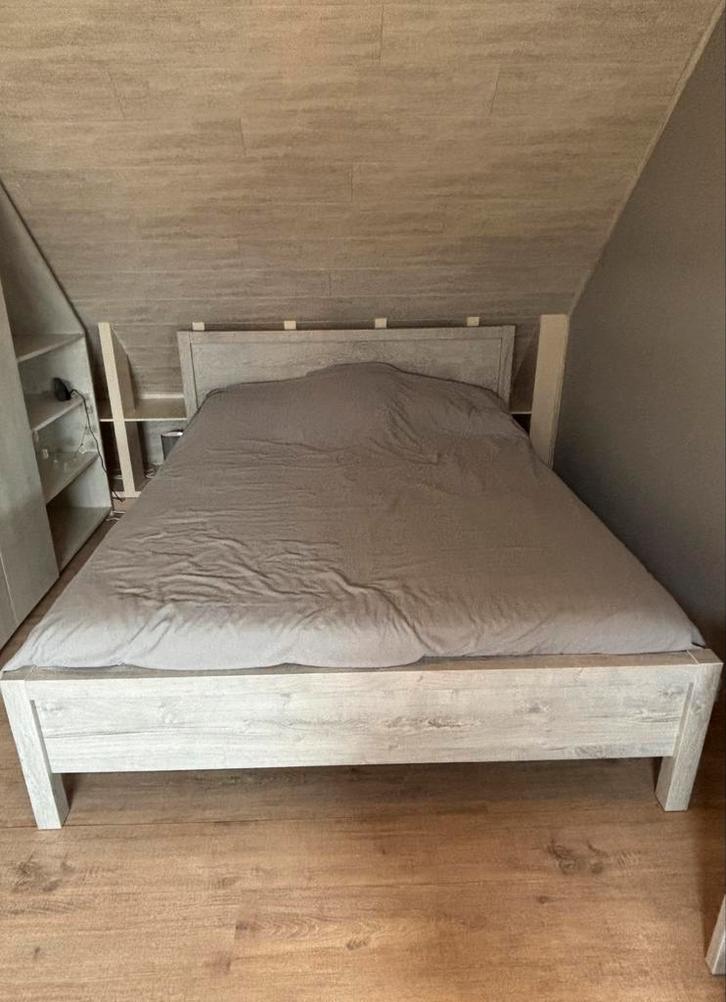 Tweepersoonsbed met lattenbodem en matras, Huis en Inrichting, Slaapkamer | Bedden, Gebruikt, Tweepersoons, 160 cm, 200 cm, Hout