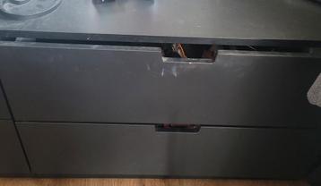 Armoire beschikbaar voor biedingen
