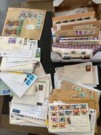 Doos met brieven en kaarten...., Postzegels en Munten, Ophalen of Verzenden