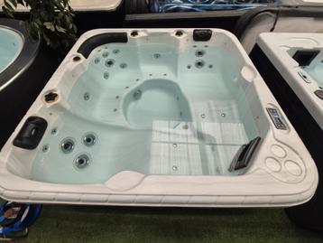 ELKE AVOND TOT 22.00 UUR OPEN‼️5 persoons jacuzzi💦bomvol, Enlèvement ou Envoi, Utilisé, Filtre