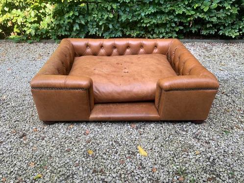 Echt leren honden chesterfield XL ligbed made in England, Dieren en Toebehoren, Hondenmanden, Ophalen