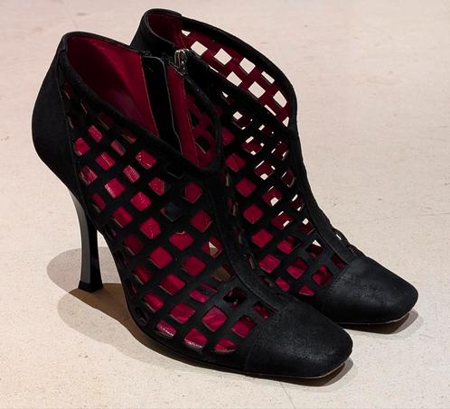 Cesare Paciotti pumps van zwart suède, Kleding | Dames, Schoenen, Gedragen, Pumps, Zwart, Ophalen of Verzenden