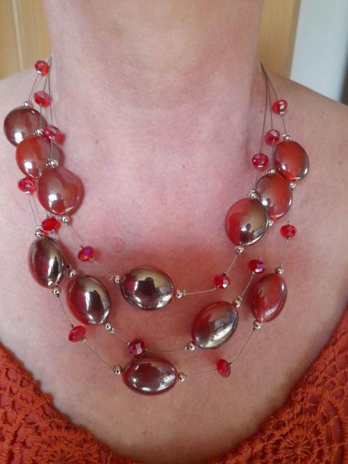 Halsketting met oranje-bruine-bronsachtige kralen, Handtassen en Accessoires, Kettingen, Gebruikt, Kunststof, Bruin, Met strass
