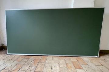Groot schoolbord in zeer goede staat 240 x 120 beschikbaar voor biedingen