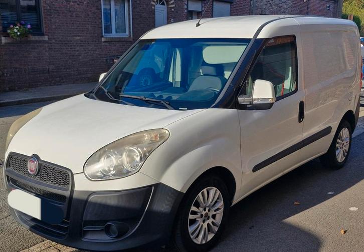 Fiat doblo 1.6 jtdm 105 cv 2014, Autos, Camionnettes & Utilitaires, Particulier, ABS, Airbags, Air conditionné, Bluetooth, Ordinateur de bord