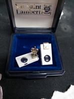 Véritable  boucle d'oreilles du val saint lambert, Enlèvement