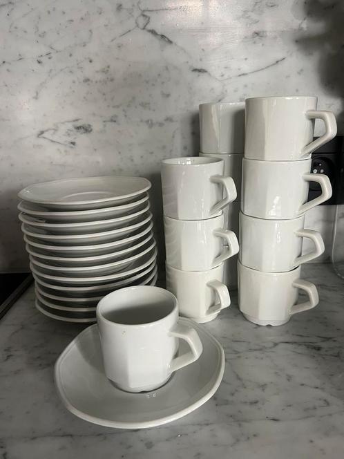 Mokka servies 25 delig - Apalco servies, Huis en Inrichting, Keuken | Servies, Zo goed als nieuw, Kop(pen) en/of Schotel(s), Porselein