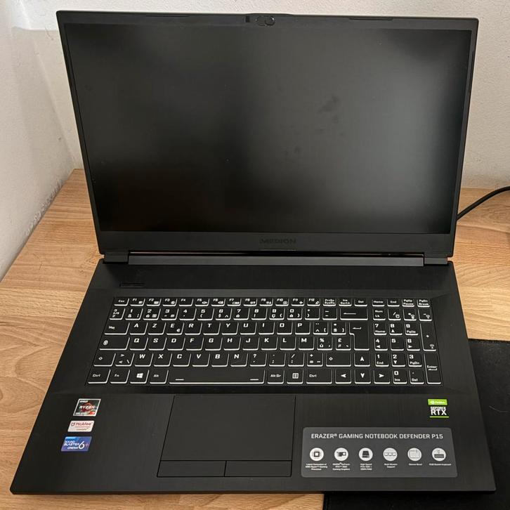 Medion ERAZER Defender P15, Informatique & Logiciels, Ordinateurs portables Windows, Comme neuf, 17 pouces ou plus, SSD, 3 à 4 Ghz