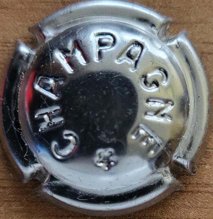 Capsule Champagne de VIGNERONS métal estampée nr.370m, Collections, Vins, Neuf, Champagne, France, Enlèvement ou Envoi