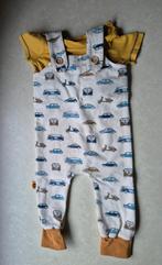 Stoffen salopette met voertuigen en mosterdkleurig T-Shirt, Kinderen en Baby's, Babykleding | Maat 68, Ophalen of Verzenden, Zo goed als nieuw