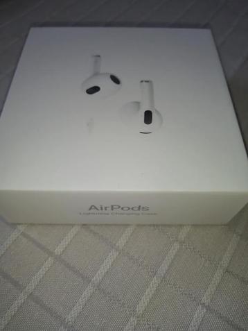 AirPods 3rd gen (lightning charging case) beschikbaar voor biedingen