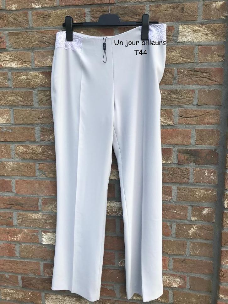 Fluid parelgrijze broek van Un Jour Ailleurs T44 NIEUW, Kleding | Dames, Broeken en Pantalons, Nieuw, Maat 42/44 (L), Grijs, Ophalen of Verzenden