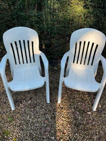 2 degelijke stapelstoelen van Sieger Comtesse Exclusive  beschikbaar voor biedingen